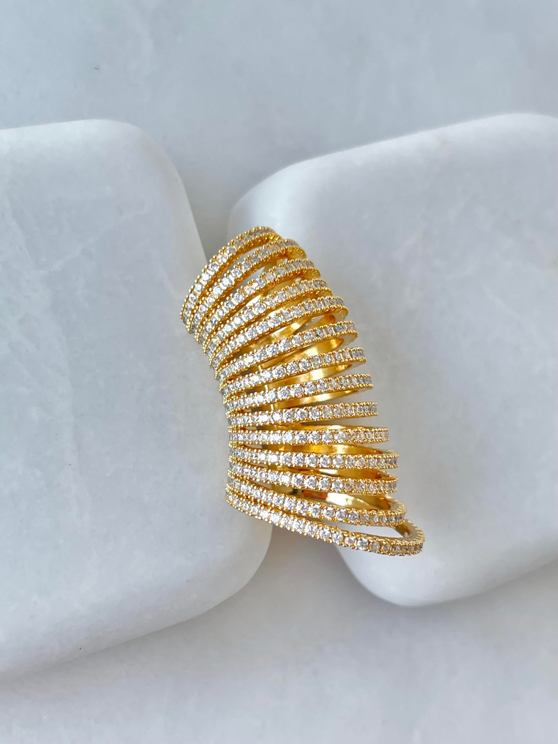 Altın Kaplama On Dört Zirkon Taş Sıralı Kıkırdak Küpe Gold