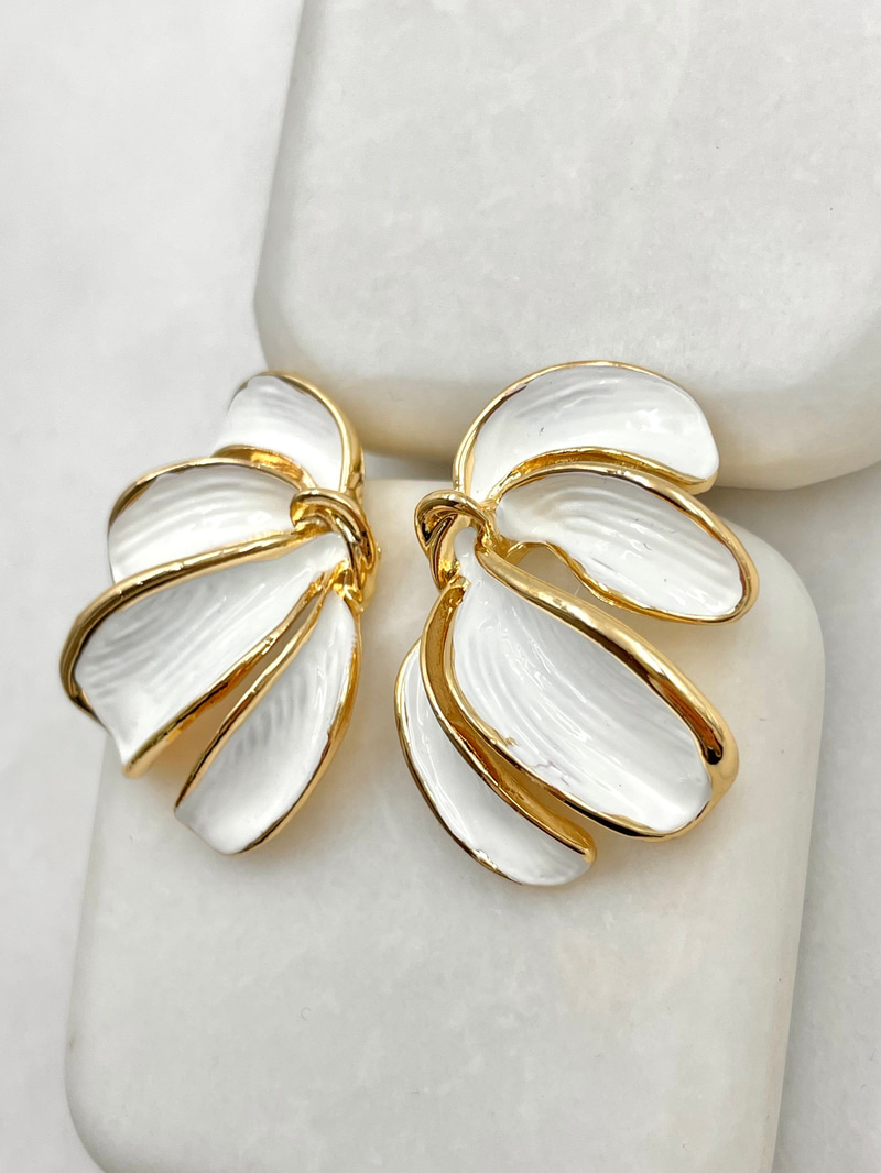 Gold Detaylı Beyaz Kanat Küpe Gold