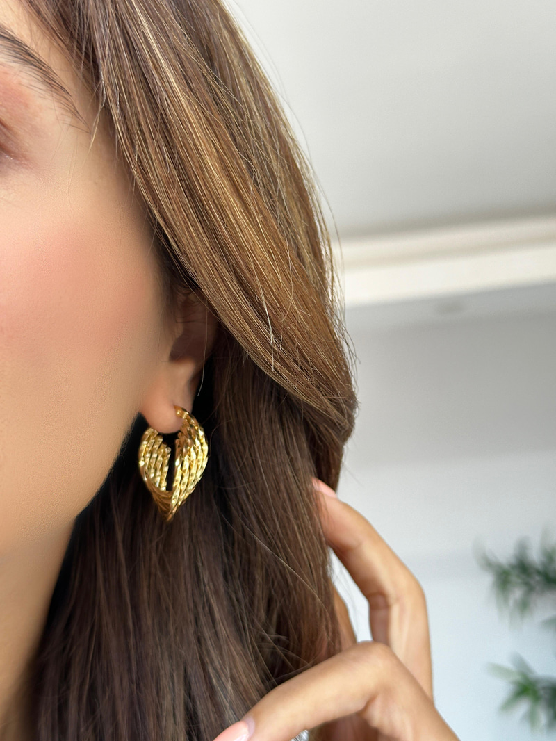 Çelik Tırtıklı Dalga Görünümlü Küpe