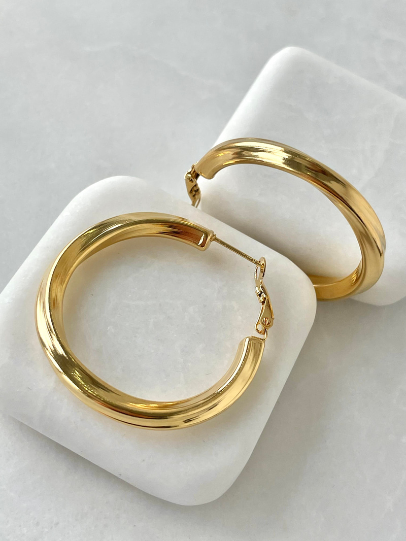 Çelik Kıvrımlı Halka Küpe Gold