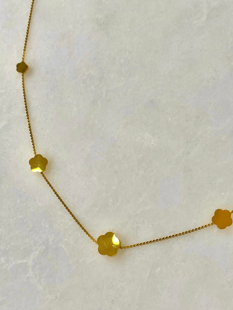 Çelik Beşli Çiçek Plaka Minimal Kolye
