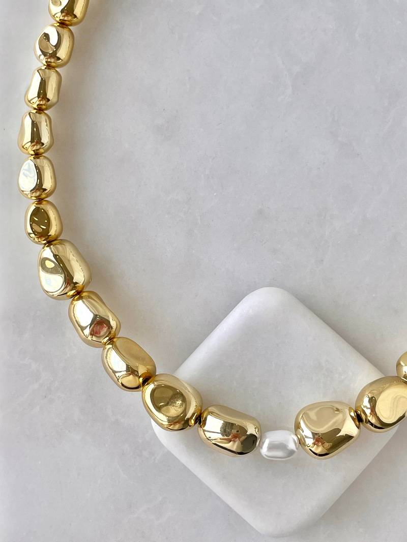 Gold Çakıl Taşı Görünümlü Kolye