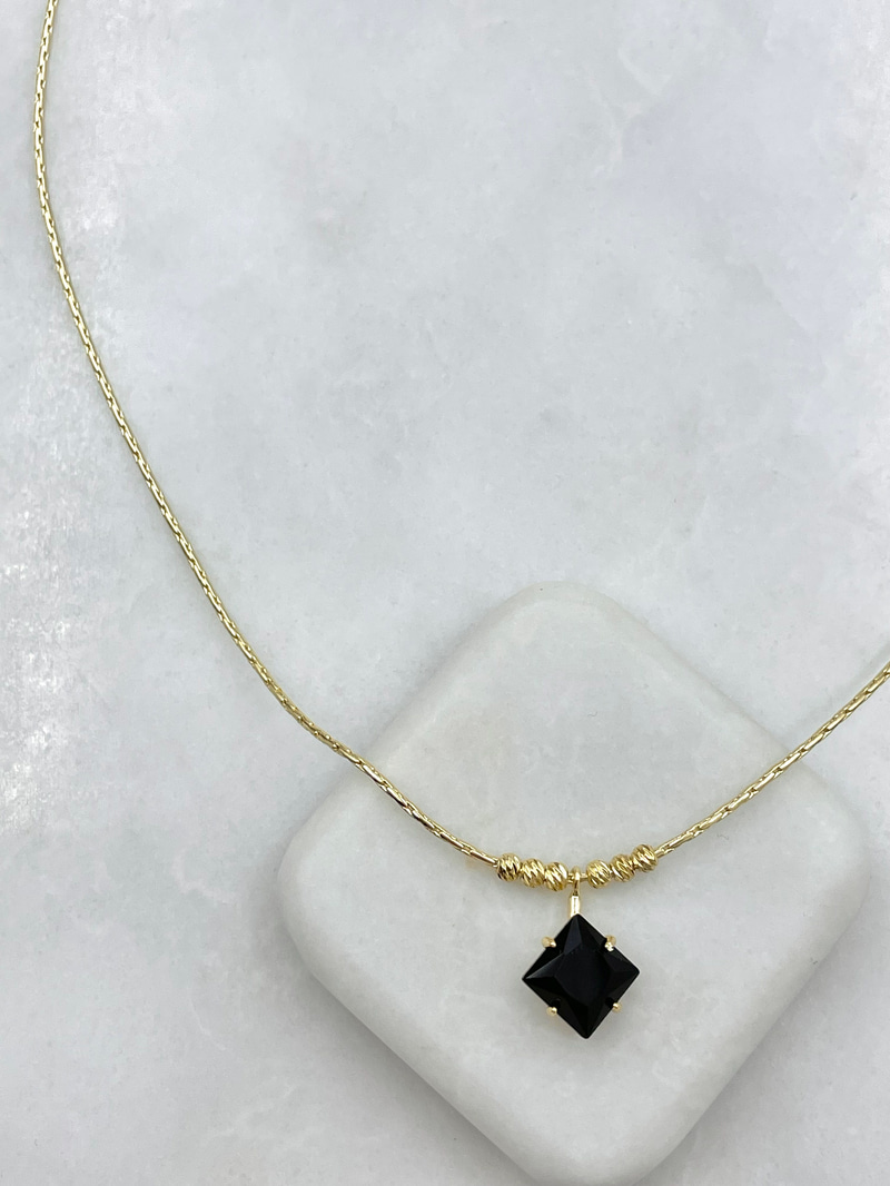 Altın Kaplama Siyah Kare Kristal Taşlı Kolye Gold