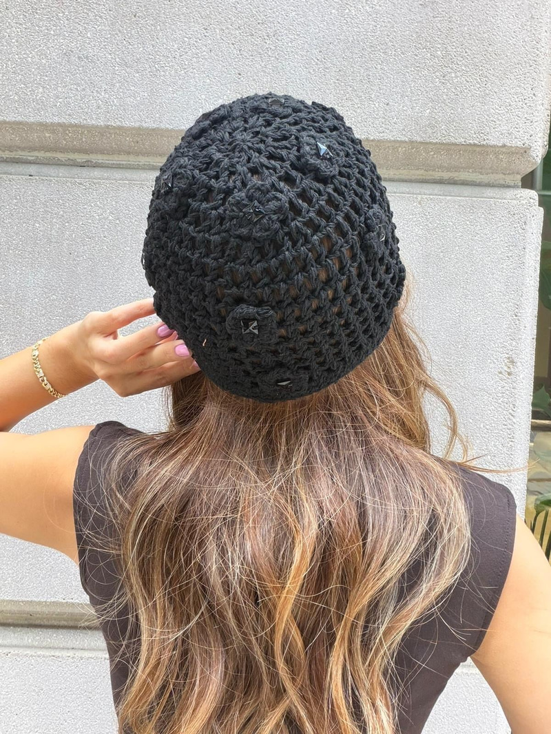 Siyah El Yapımı Fileli Taşlı Örgü Bandana Şapka Renkli