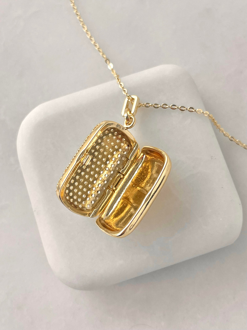 Altın Kaplama Gömme Taşlı Açılabilir Kapaklı Kolye Gold