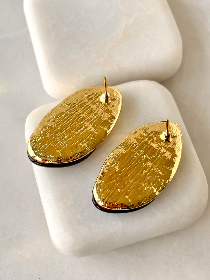 Gold Plaka Detaylı Kehribar Küpe