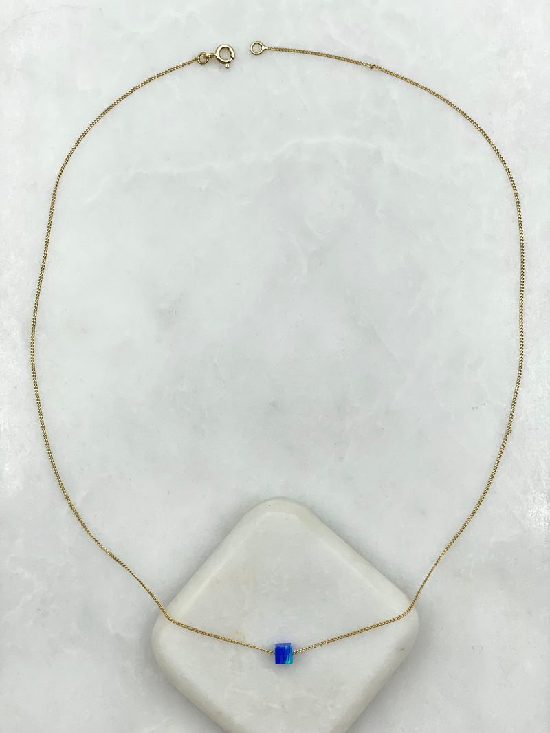 Özel Seri Opal Taşlı Minimal Küp Kolye Mavi Gold