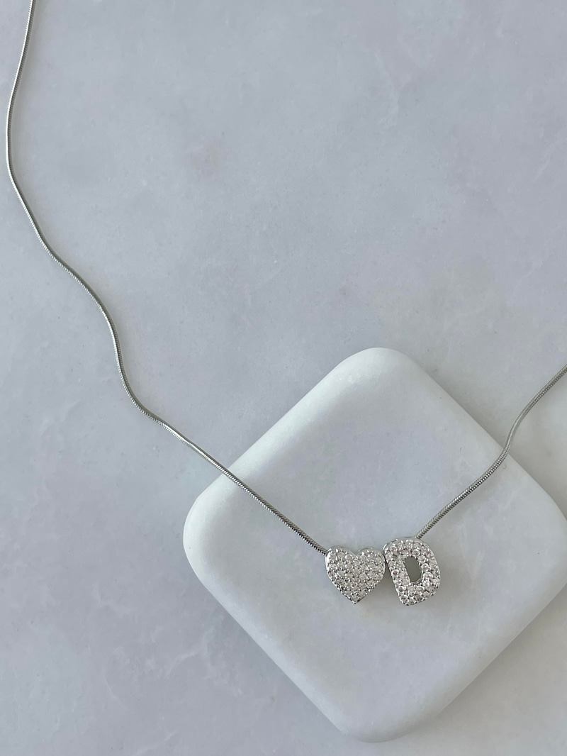 Çelik Gömme Taşlı Kalpli Harf Kolye Gümüş