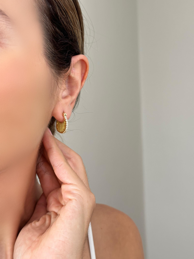 Altın Kaplama Gömme Taşlı Minik Oval Model Tasarım Küpe Gold