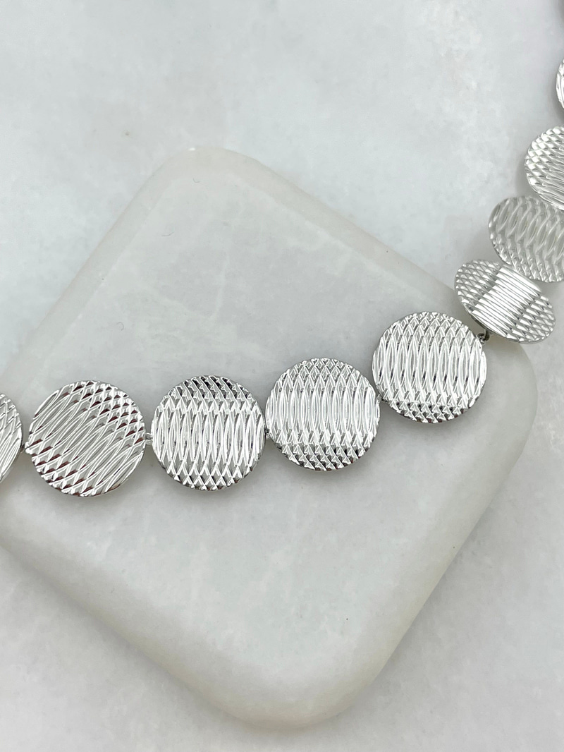 Altın Kaplama İşlemeli Desenli Daire Plaka Kolye Gümüş