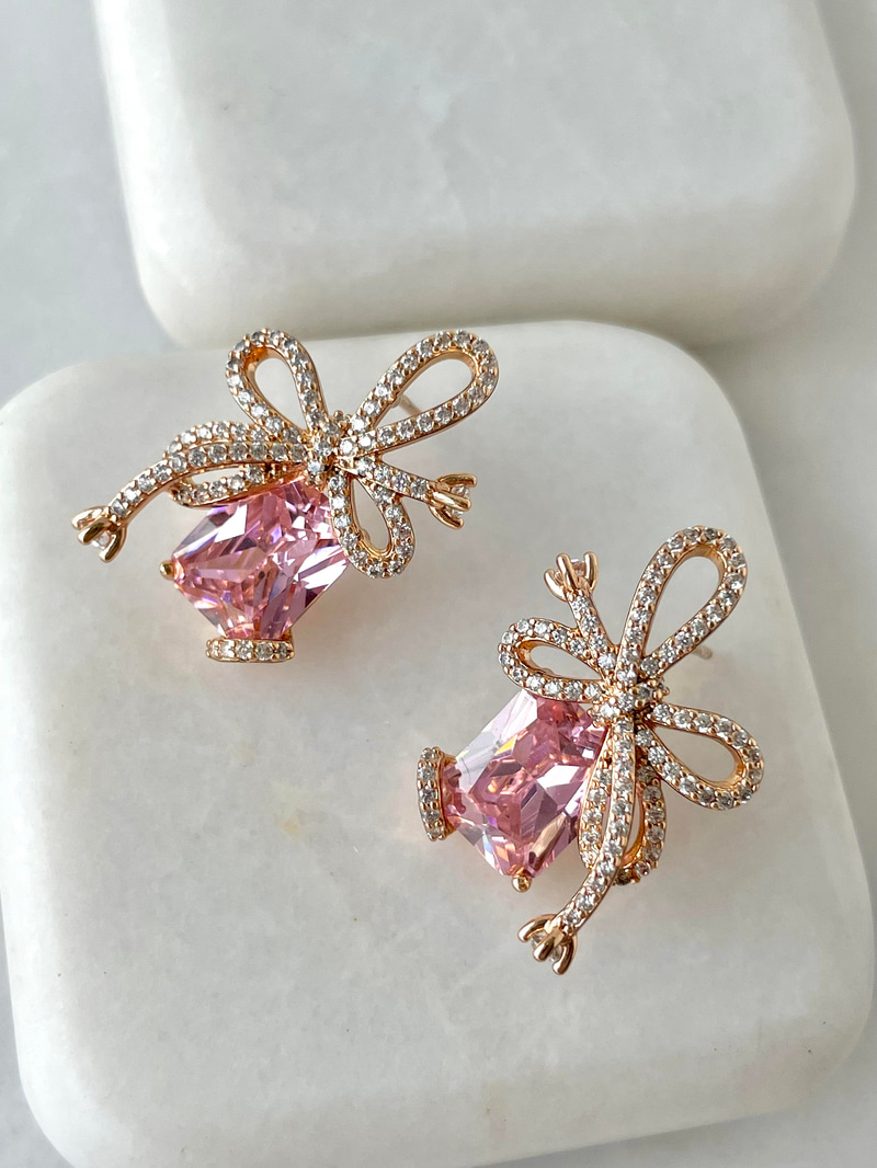 Özel Seri Pembe Kristal Fiyonk Küpe