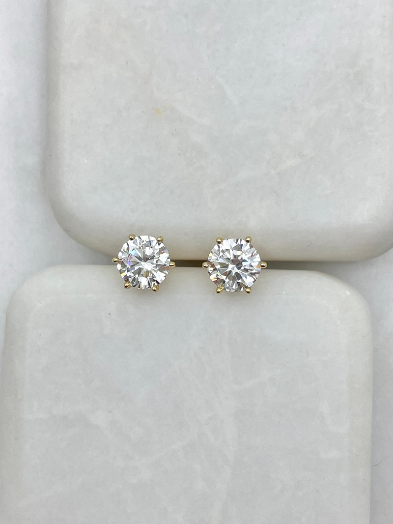 Özel Seri Tektaş Küpe 0.7 mm Gold