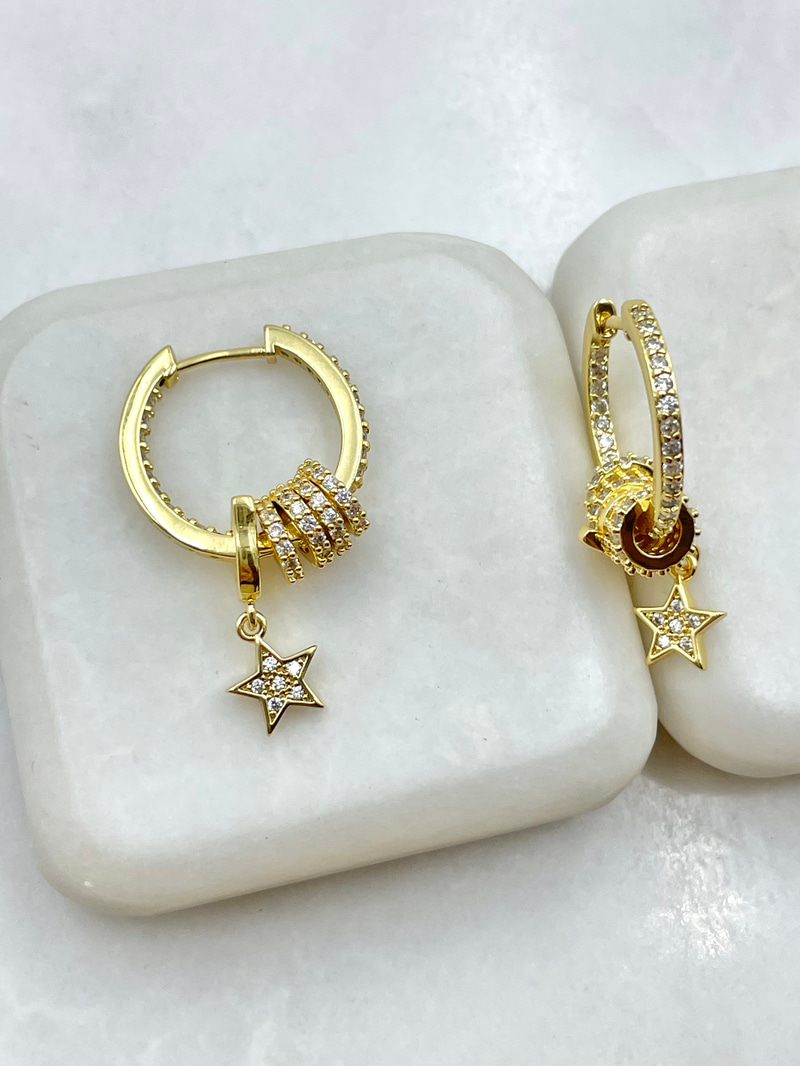 Gömme Taşlı Yıldız Charmlı Halka Küpe Gold