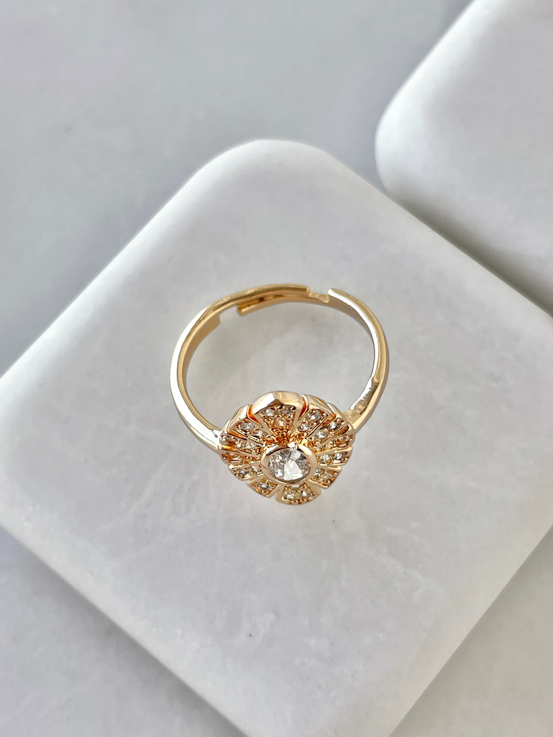 Altın Kaplama Kristal ve Gömme Taşlı Damla Yüzük Gold