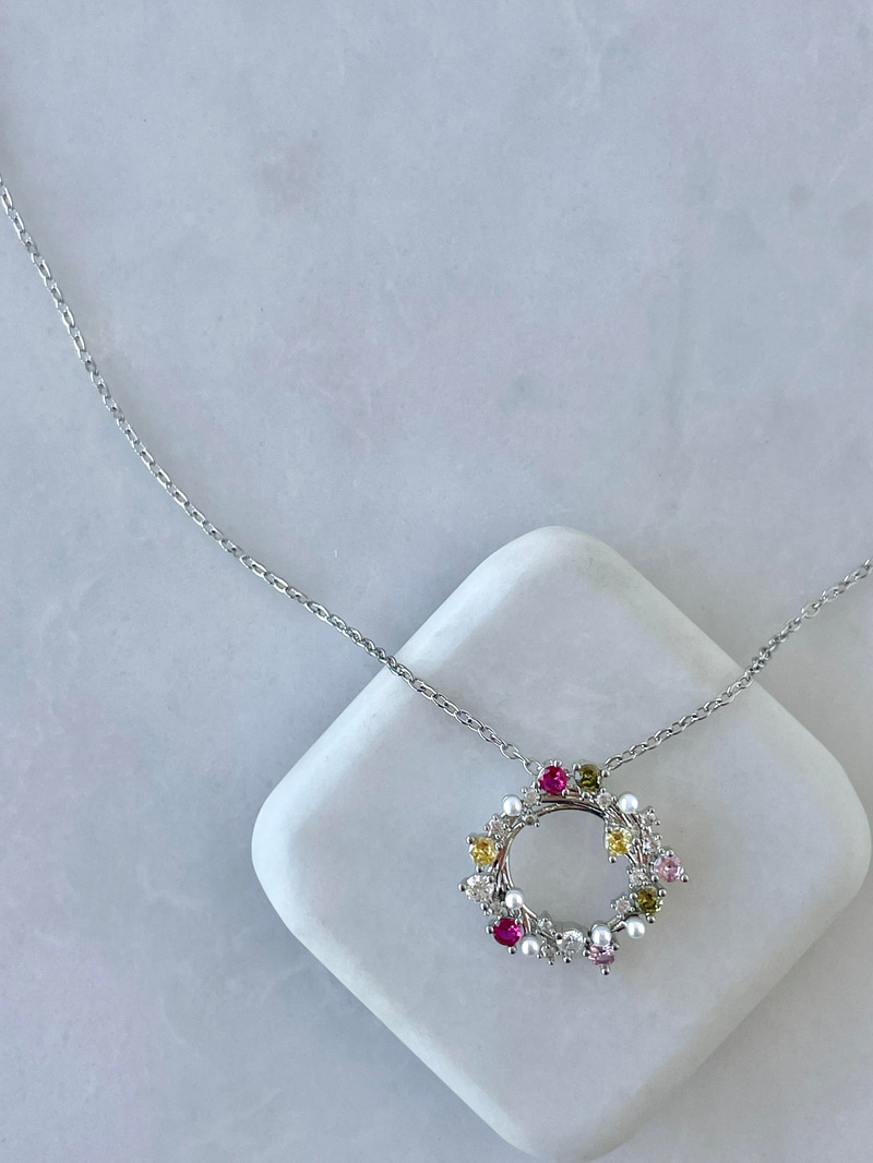 Çelik Renkli Kristal Taşlı Daire Kolye Gümüş