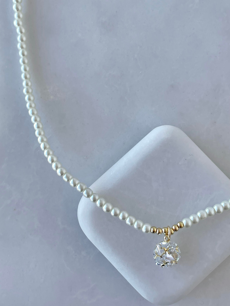 Kristal Top Sallantılı İnci Kolye Gold