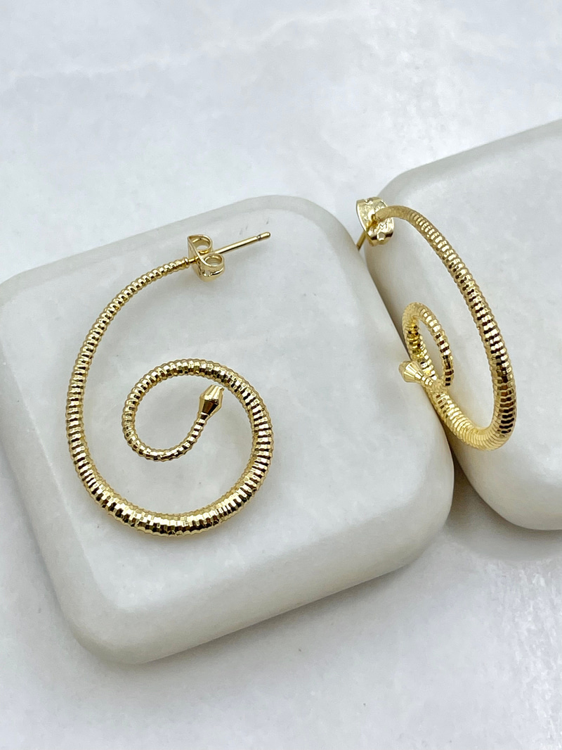 Işıltılı Kıvrım Tasarım Küpe Gold