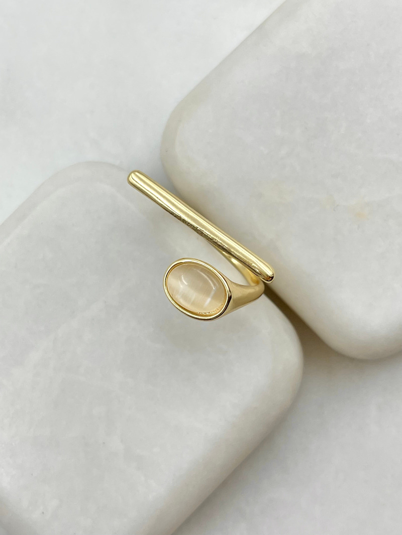 Damla Opal Taşlı Sütun Yüzük Gold