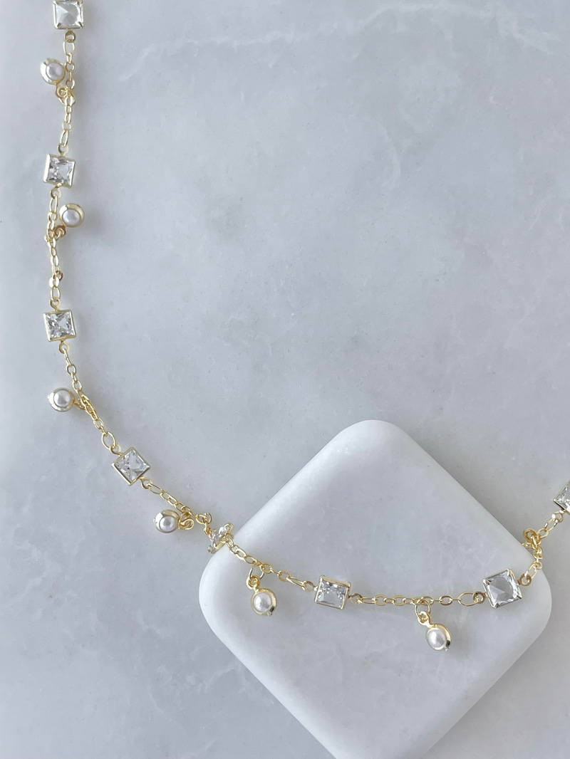 Altın Kaplama Kare Kristal İnci Sallantılı Kolye Gold