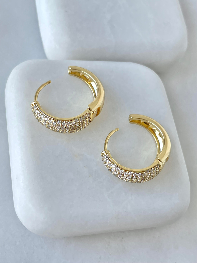 Özel Seri Gömme Taşlı Damla Model Küpe Gold