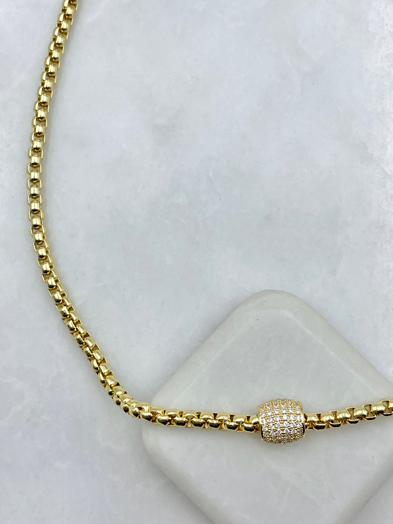 Gömme Taşlı Silindir Zincir Kolye Gold