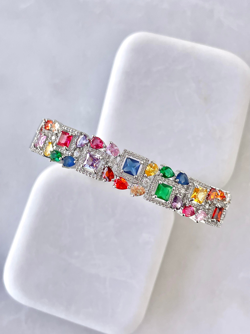 Altın Kaplama Renkli Kristal Taşlı Kare Model Kelepçe Gümüş