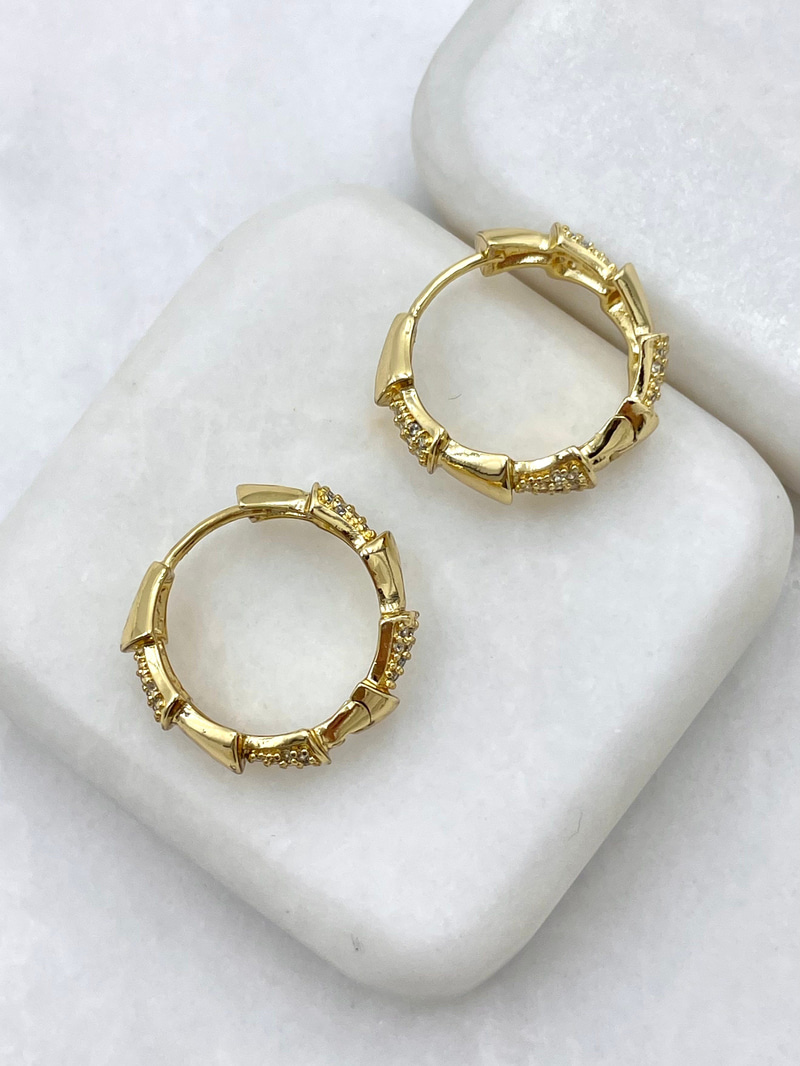 Özel Seri Gömme Taşlı Balık Sırtı Küpe Gold