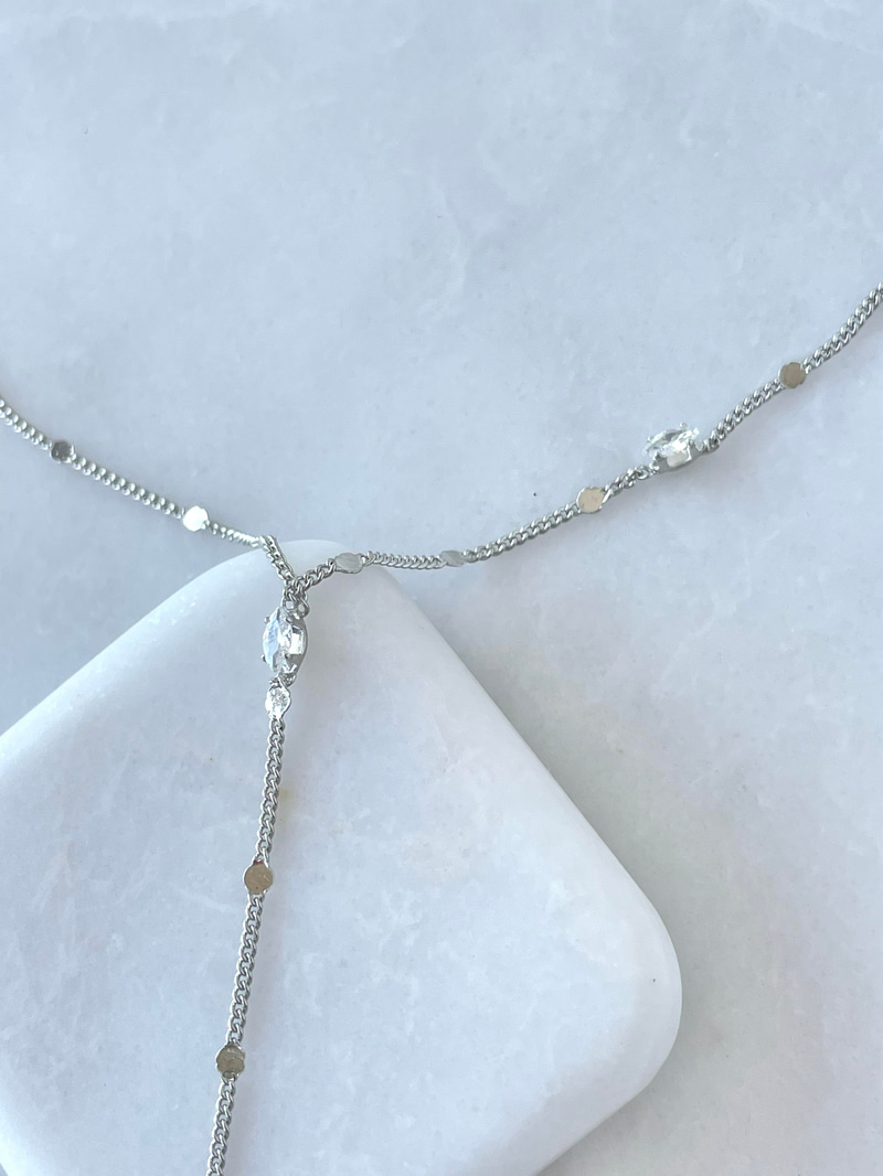 Altın Kaplama Oval Kristal ve Pul Zincir Y Model Kolye Gümüş