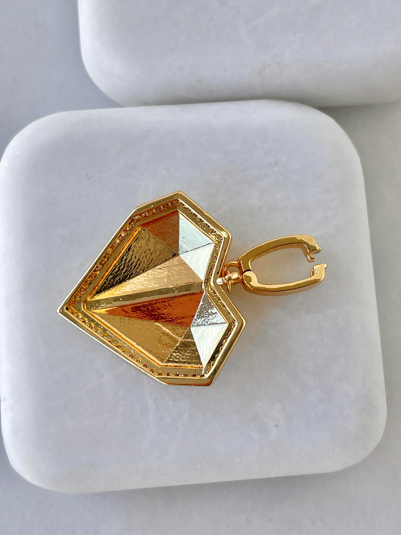 Köşeli Kalp Ajda Charm