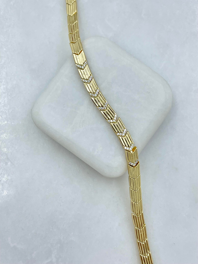 Özel Seri Gömme Taşlı Şerit Model Bileklik Gold