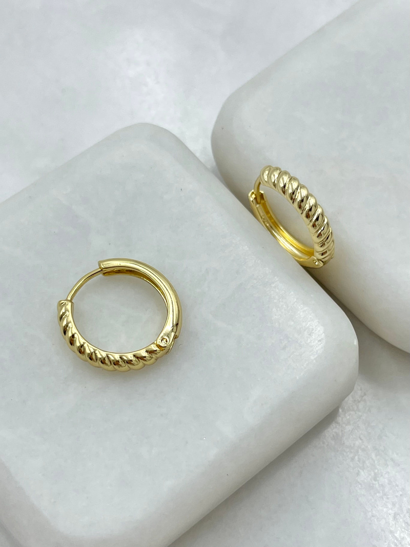 Özel Seri Burgu Küpe 1.5 cm Gold