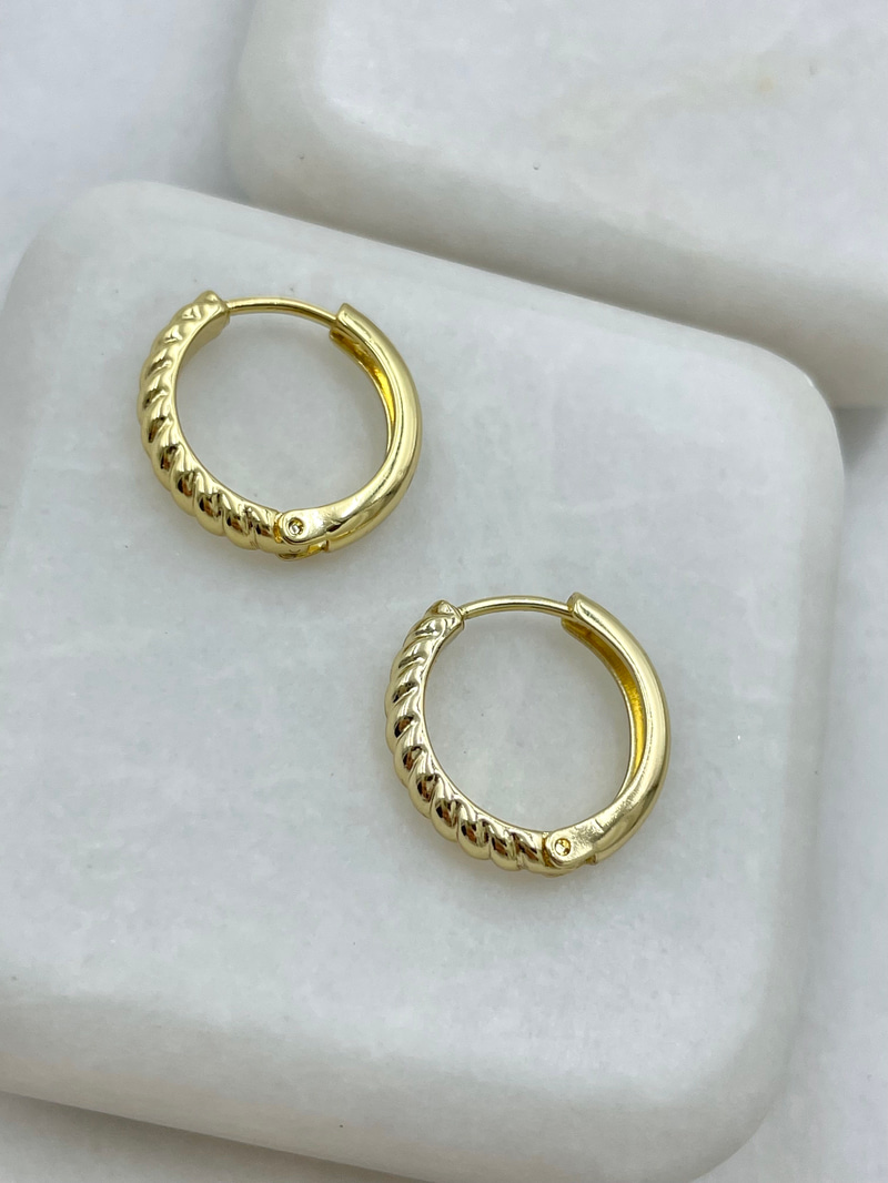 Özel Seri Burgu Küpe 1.5 cm Gold