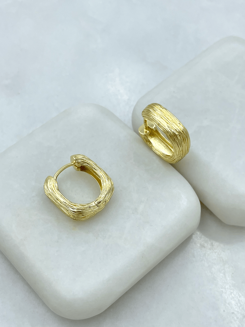 Altın Kaplama Çizgili Vintage Kare Küpe Gold