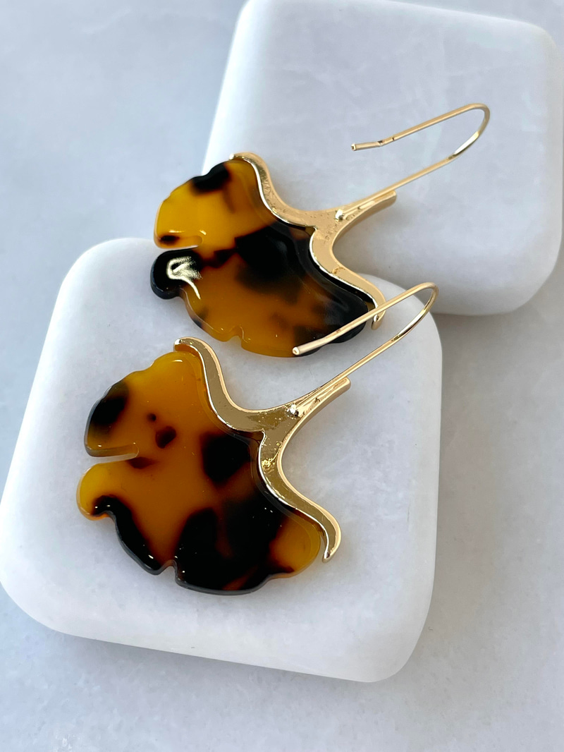 Gold Detaylı Leopar Reçine Küpe Kahve