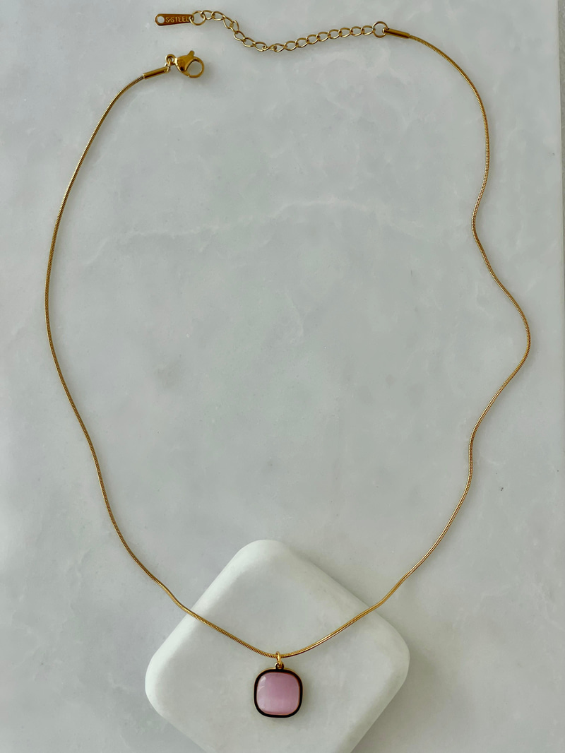 Çelik Kare Opal Taşlı Kolye Pembe-Gold