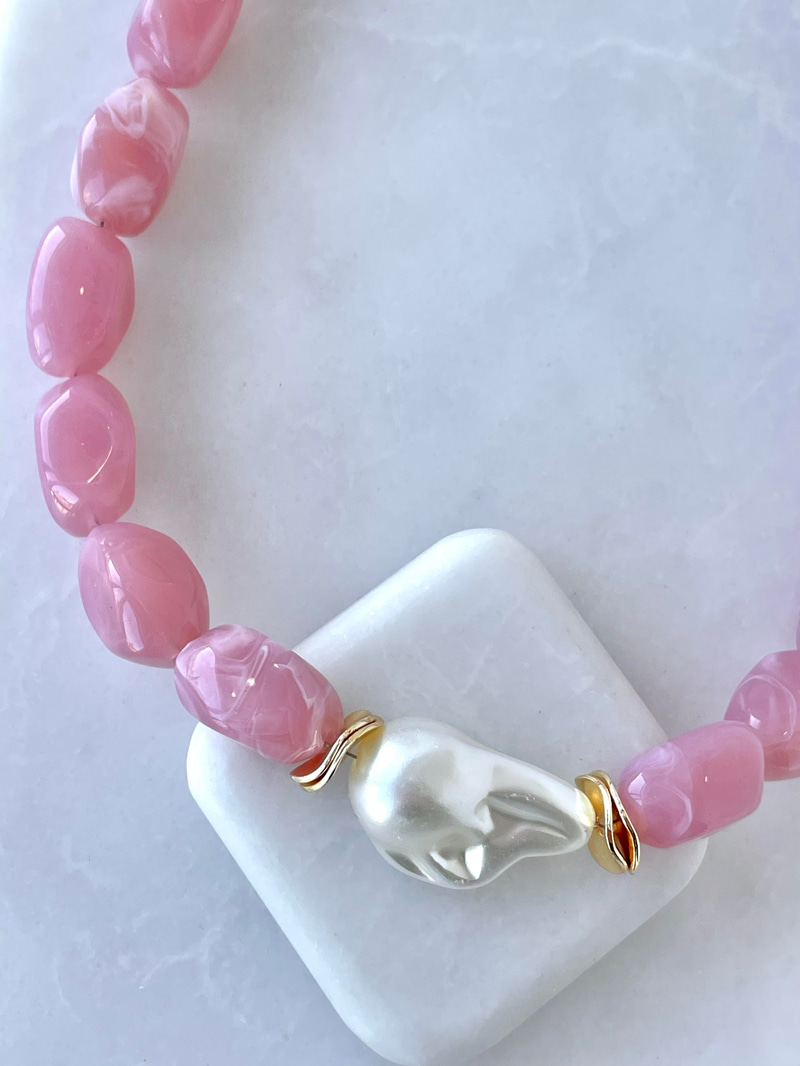 Barok İnci Detay Doğaltaş Görünüm Kolye Pembe