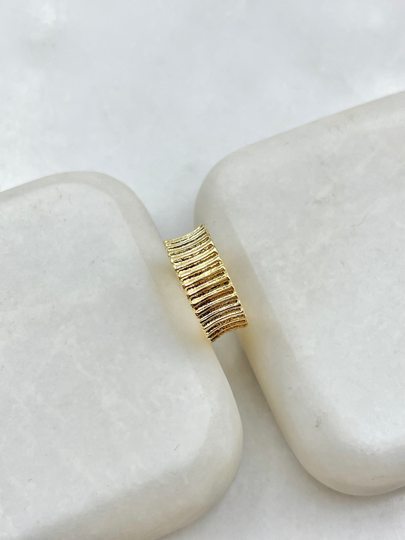 Işıltılı Plaka Kıkırdak Küpe Gold