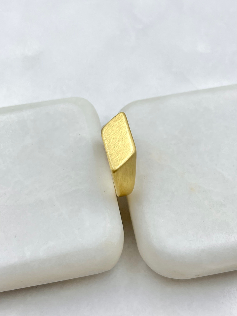 Dikdörtgen Mat Serçe Parmak Yüzüğü Gold