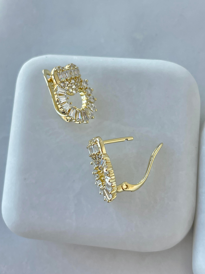 Özel Seri Baget Taşlı Kalp Küpe Gold