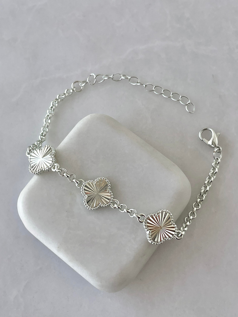 Lazer Kesim Üçlü Yonca Bileklik Gümüş