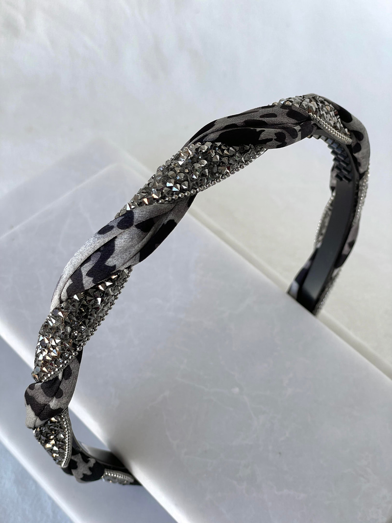 Kristal Füme Taşlı Burgu Leopar Taç Gri
