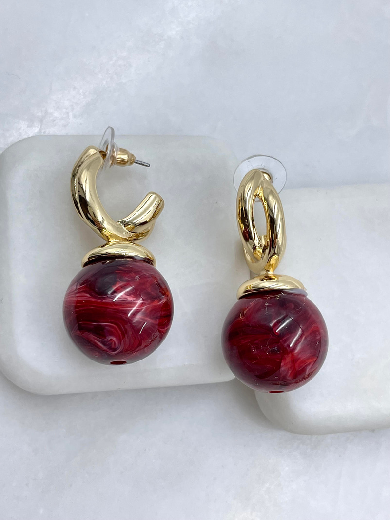 Altın Kaplama Gold Detaylı Top Sallantılı Vintage Küpe Bordo