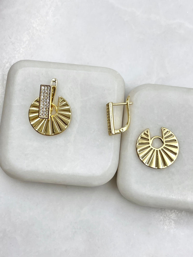 Özel Seri Gömme Taşlı Yelpaze Model Küpe Gold