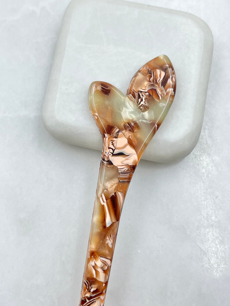 Desenli Kalp Model Kemik Topuz Tokası Renkli