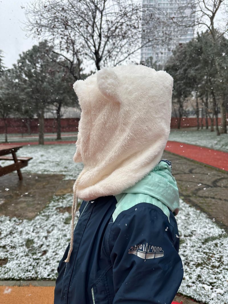 Peluş Ayıcık Kulaklı Şapka Beyaz