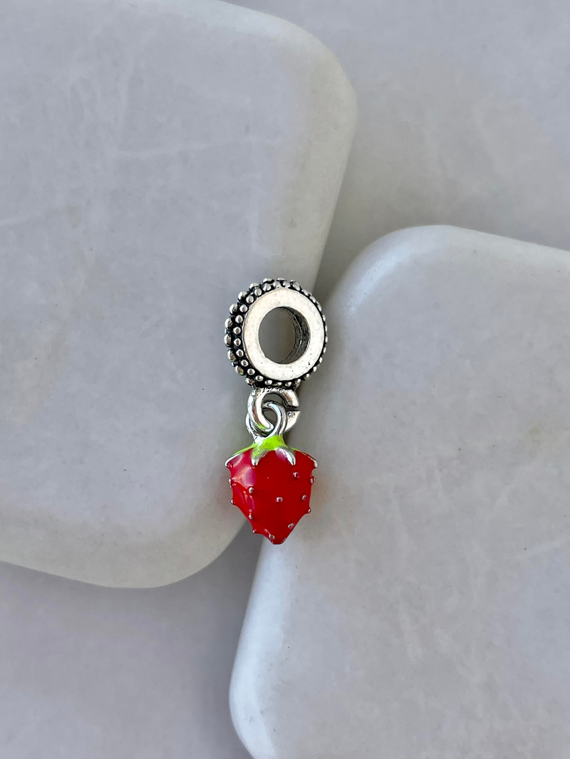 Çilek Sallantılı Pndr Charm