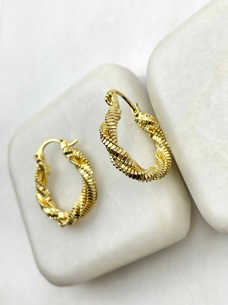 Işıltılı Burgu Küpe Gold
