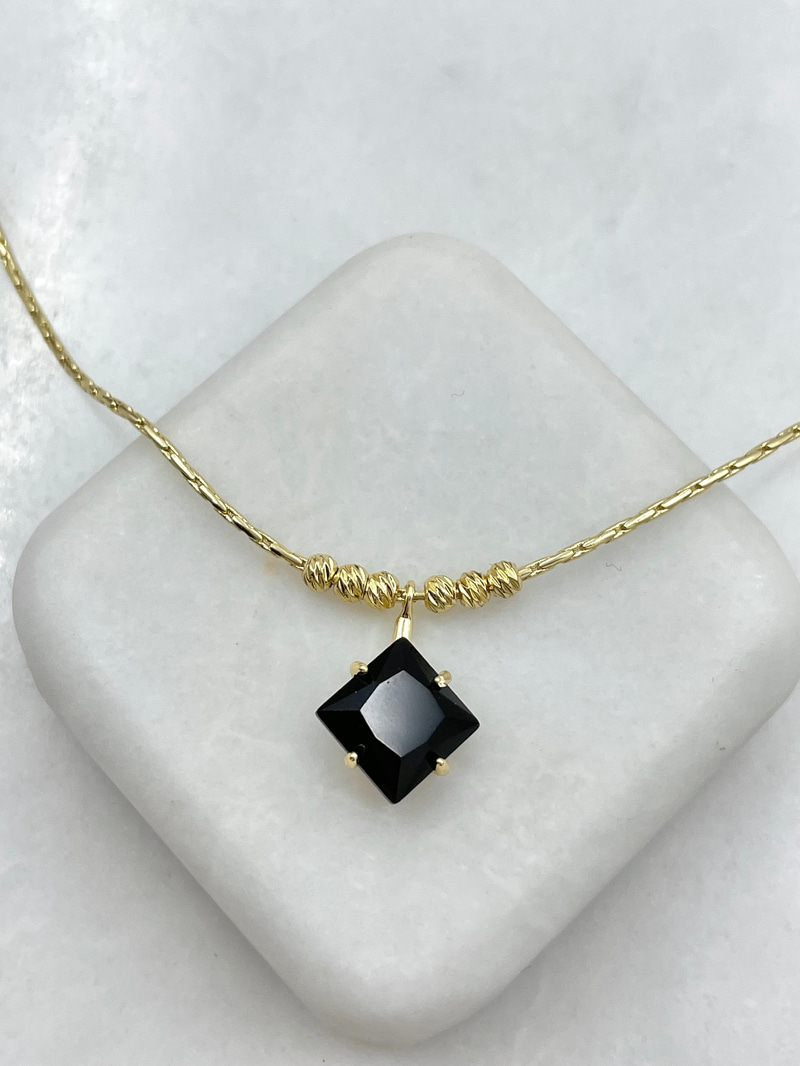 Altın Kaplama Siyah Kare Kristal Taşlı Kolye Gold