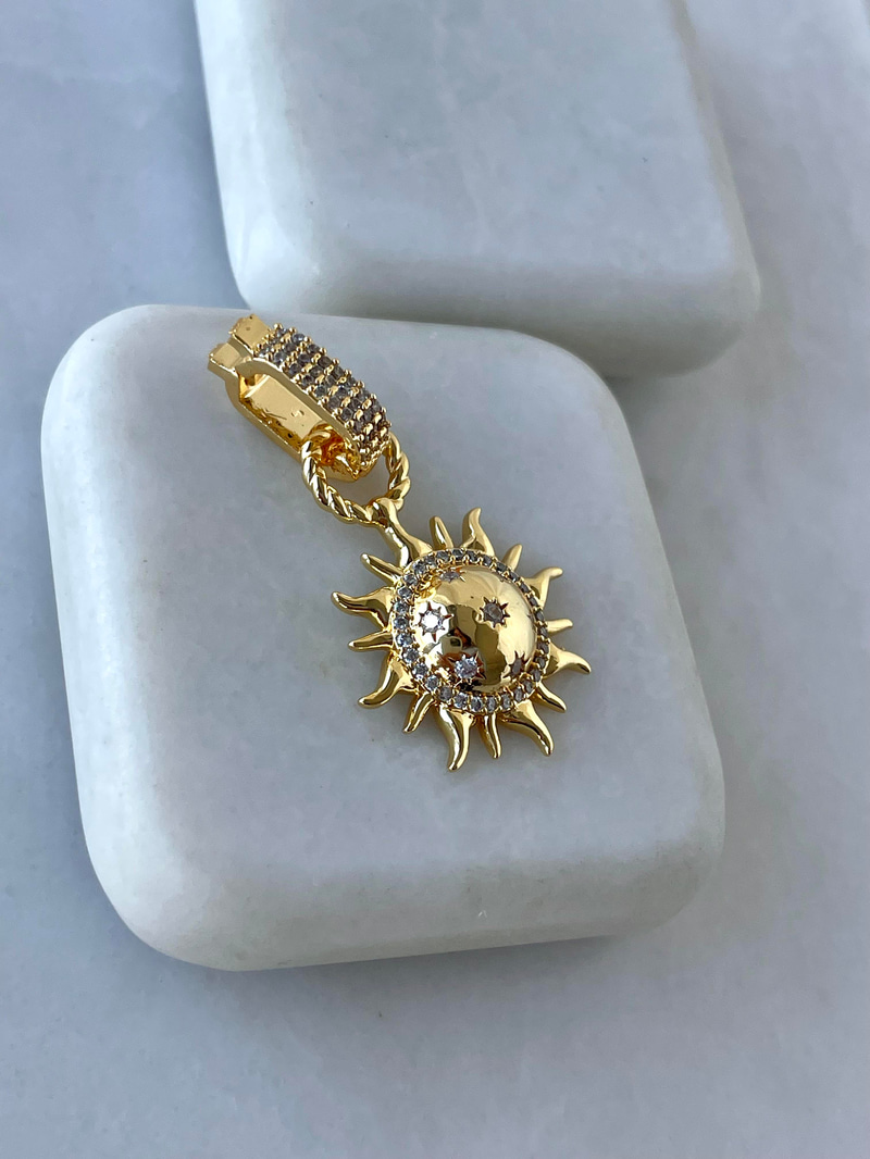 Güneş Ajda Charm