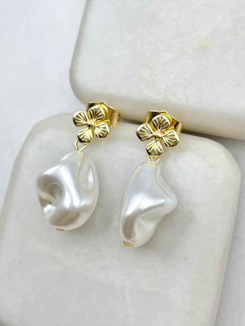 İnci Sallantılı Çiçek Model Küpe Gold